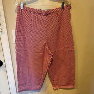 Briggs red & white checkered Bermuda shorts/ capris